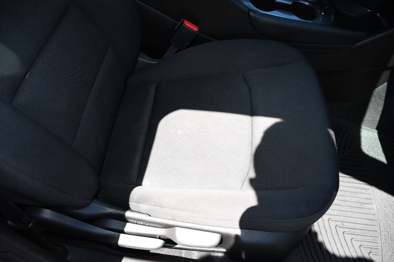 Used 2018 Chevrolet Malibu LT FWD image 25