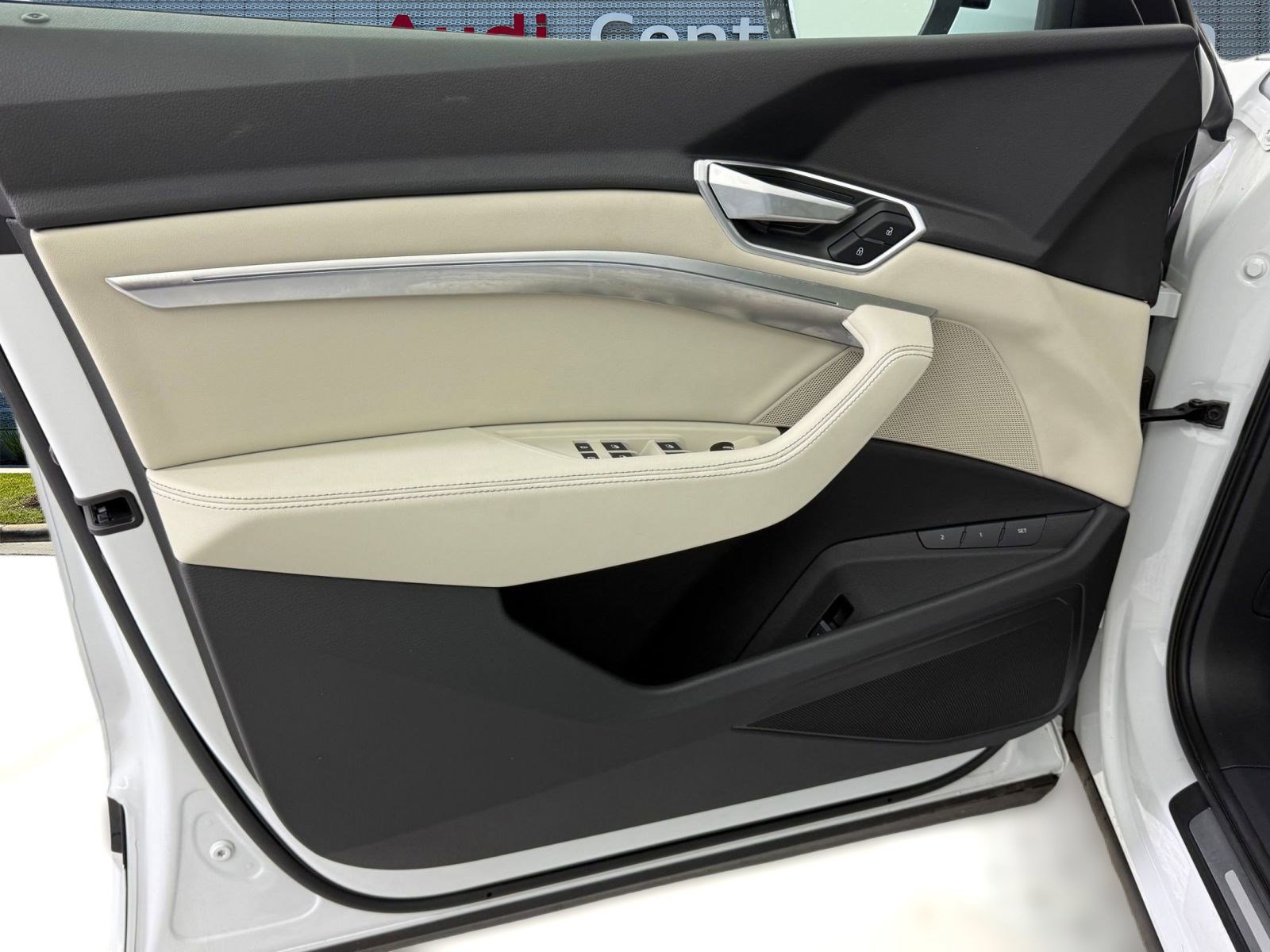 Used 2022 Audi e-tron Premium w/ Interior Protection Package image 24