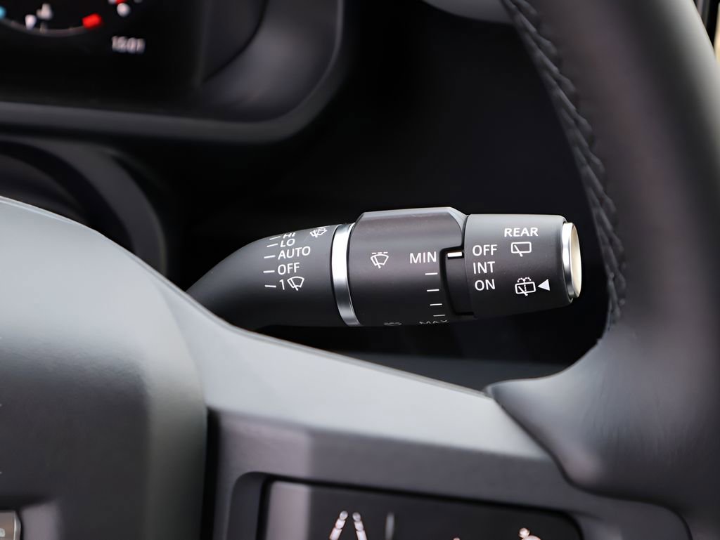 New 2026 Land Rover Defender 110 X-Dynamic SE image 32