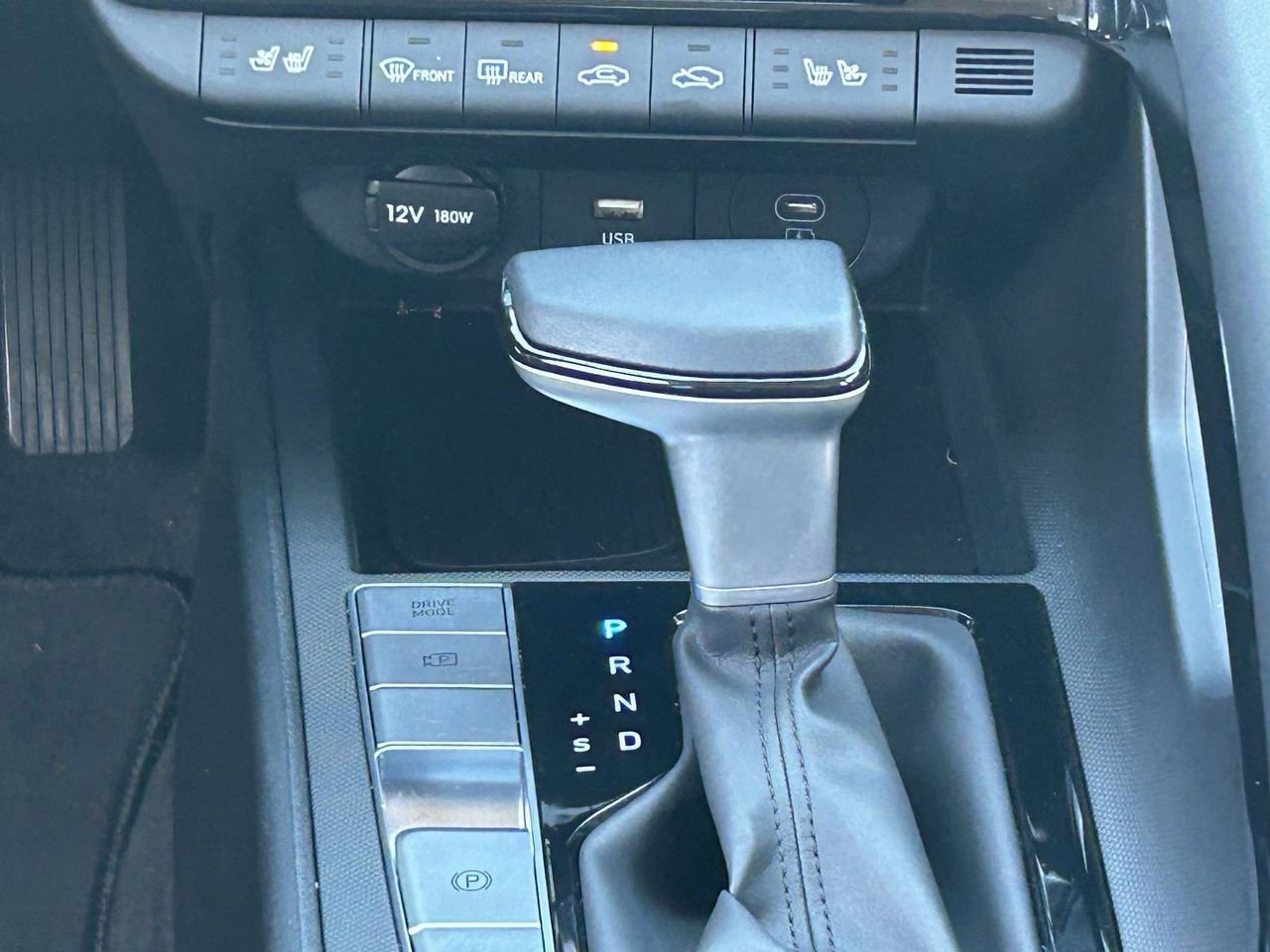 Used 2025 Hyundai Elantra Limited FWD image 21