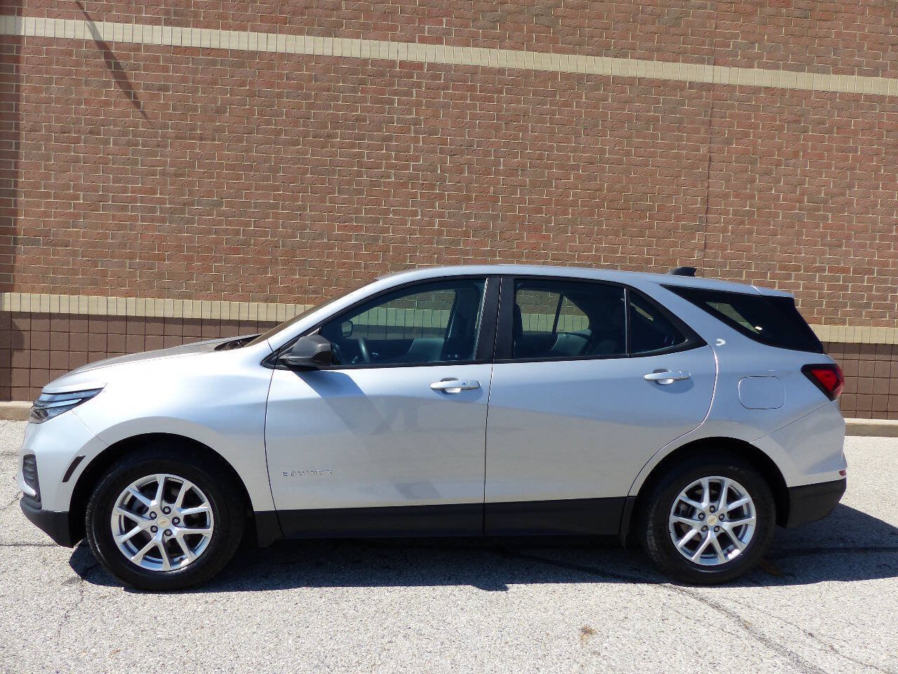 Used 2022 Chevrolet Equinox LS FWD image 6