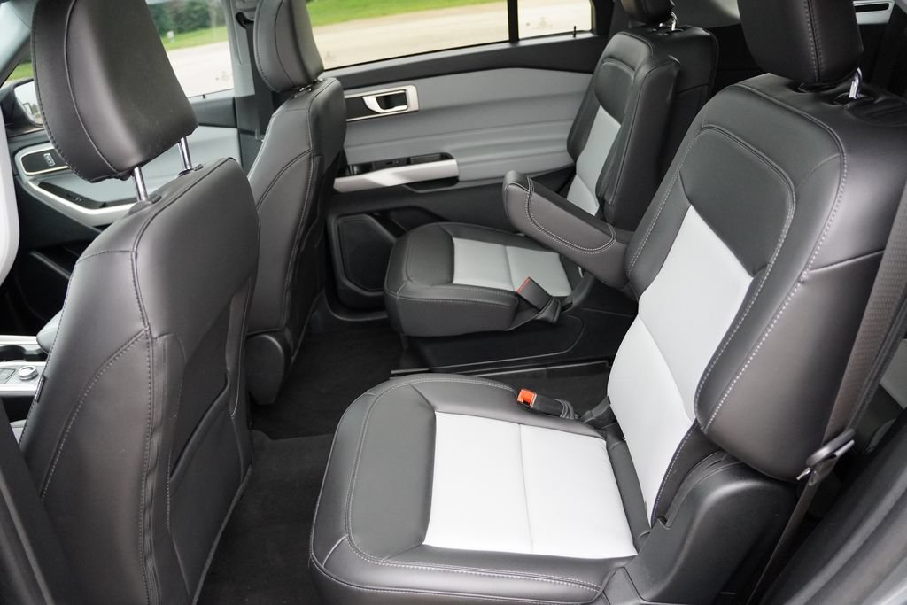 Certified 2024 Ford Explorer XLT w/ Equipment Group 202A AWD/4WD image 17