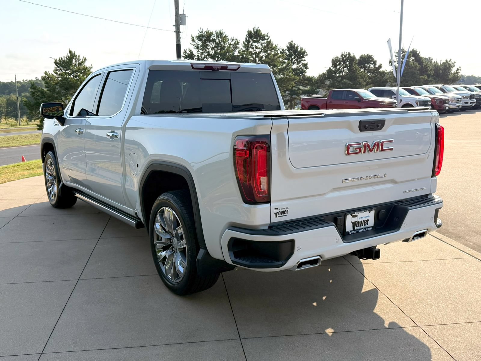 Used 2026 GMC Sierra 1500 Denali w/ Denali Reserve Package AWD/4WD image 4