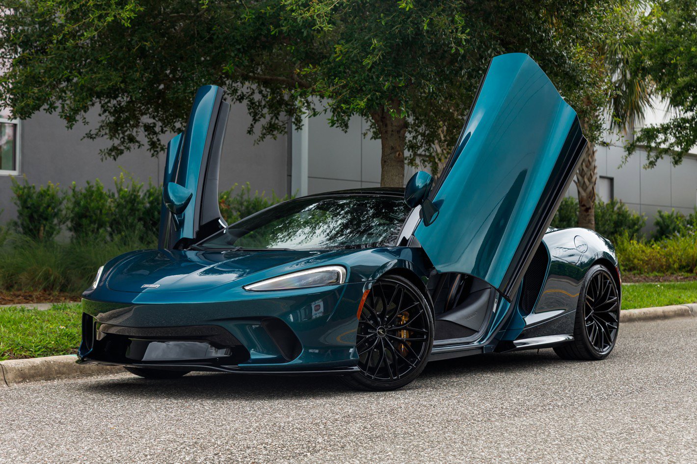 Used 2023 McLaren GT RWD image 31