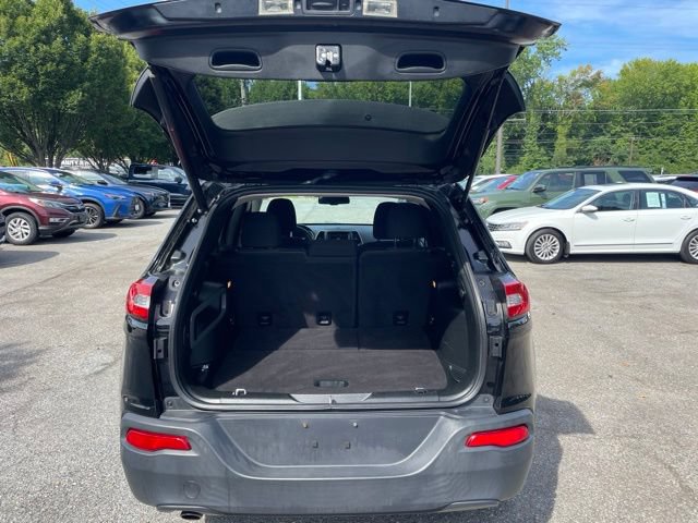 Used 2017 Jeep Cherokee Latitude w/ Comfort/Convenience Group AWD/4WD image 15