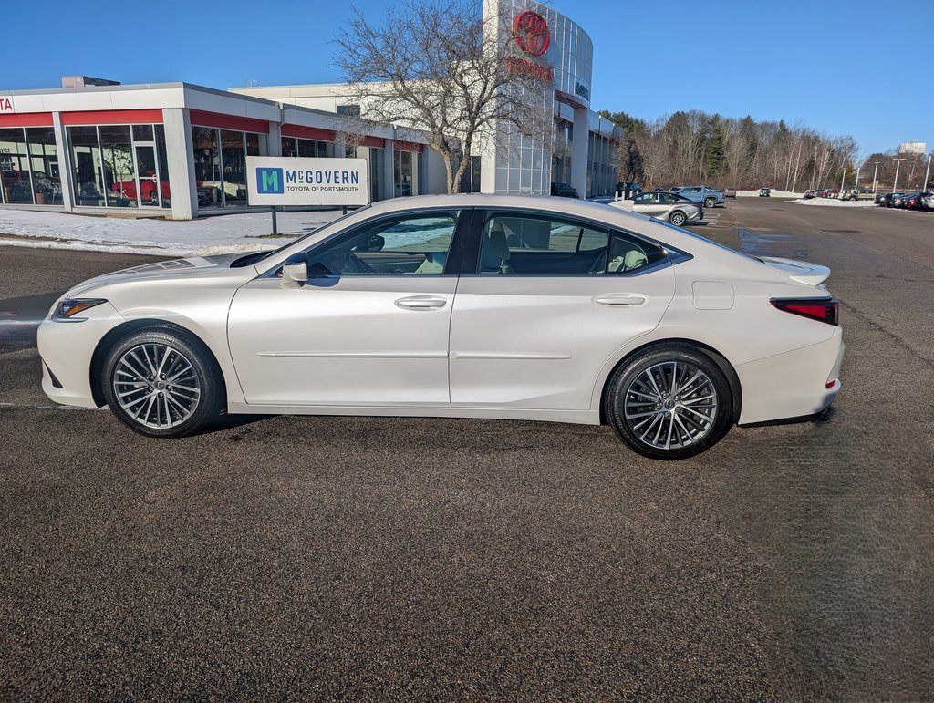 Used 2023 Lexus ES 350 w/ Premium Package image 2