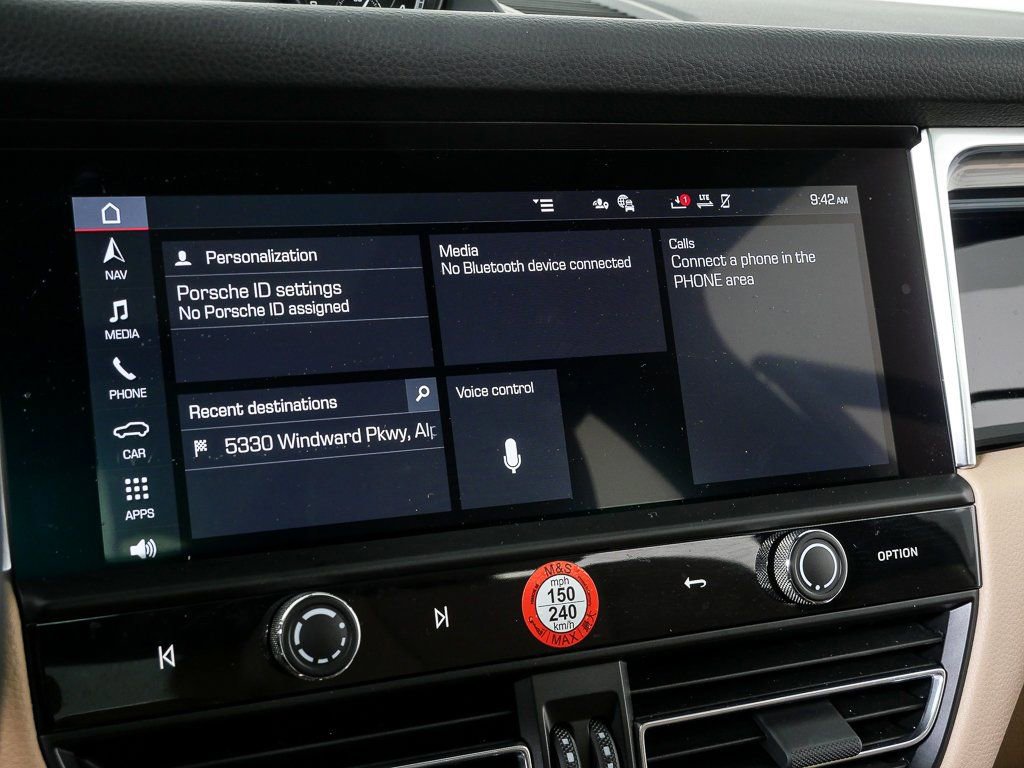 Certified 2025 Porsche Macan image 14