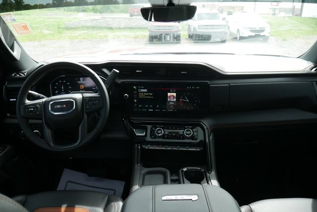 Used 2025 GMC Sierra 2500 AT4 w/ AT4 Premium Plus Package AWD/4WD image 7