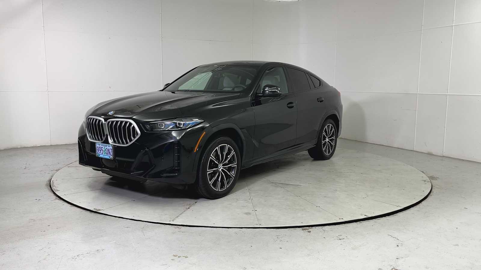 Used 2025 BMW X6 xDrive40i w/ Climate Comfort Package image 6