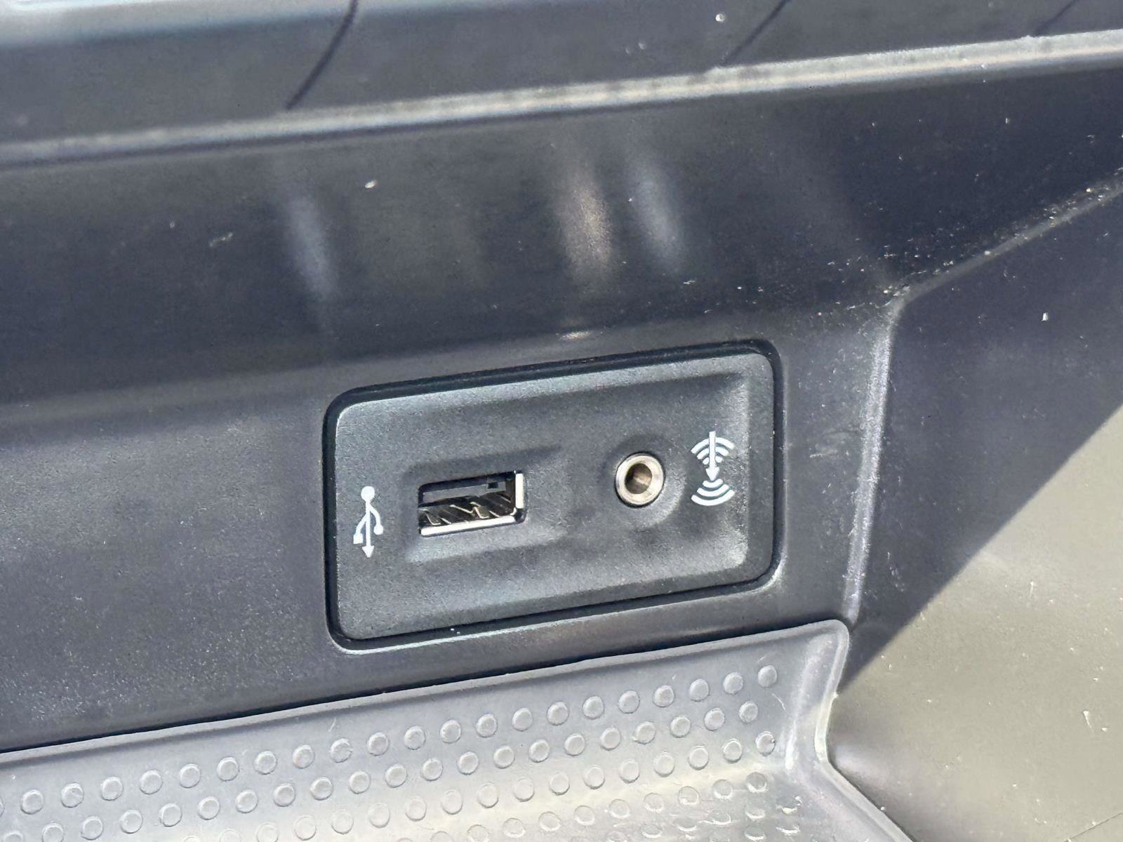 Used 2018 Volkswagen Beetle 2.0T SE w/ SE Premium Package FWD image 19