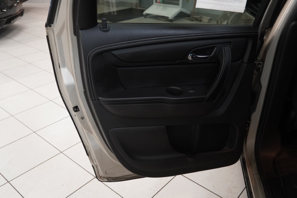 Used 2013 Chevrolet Traverse LT FWD image 21