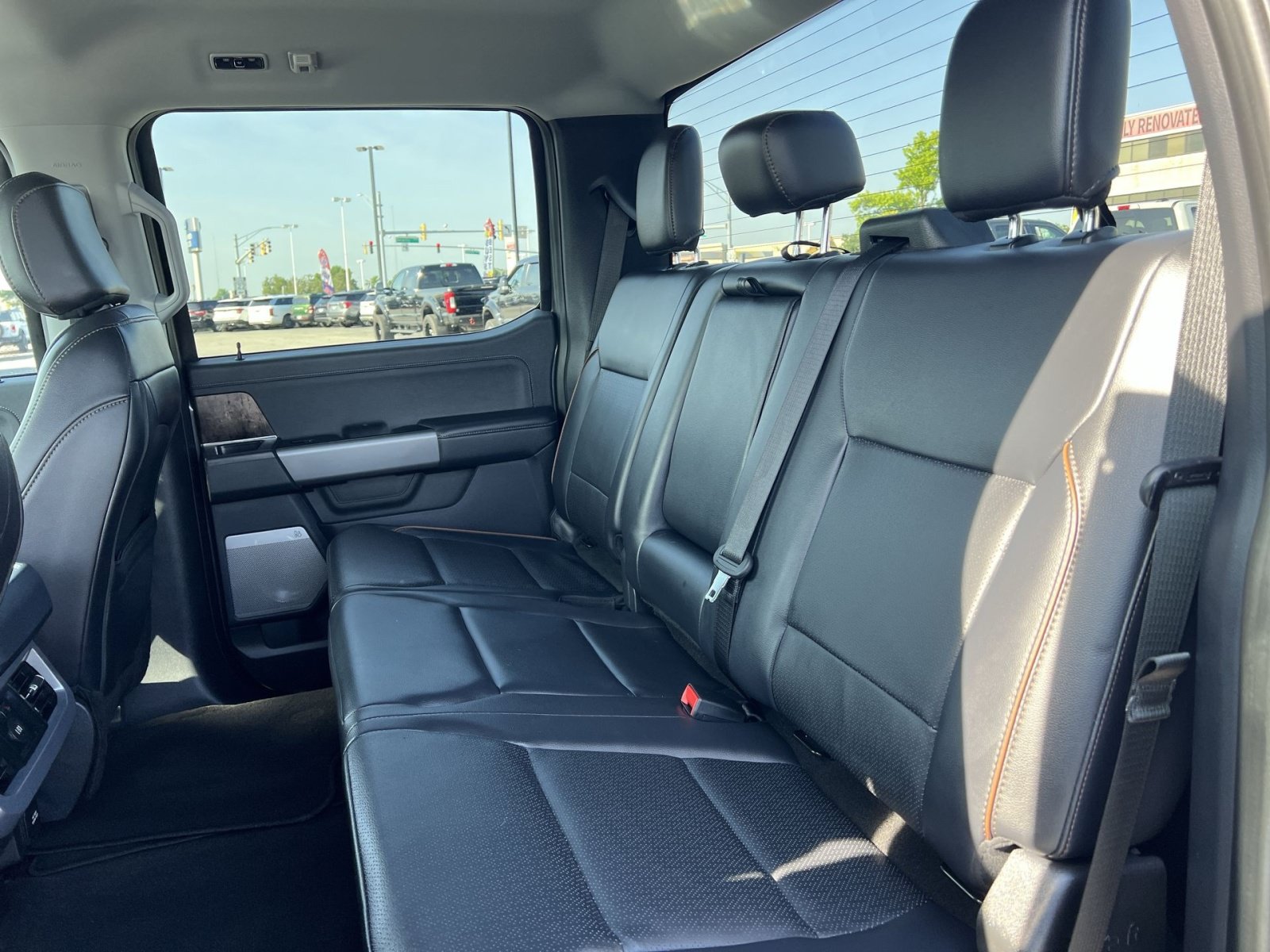 Used 2025 Ford F250 Lariat w/ Black Appearance Package AWD/4WD image 24