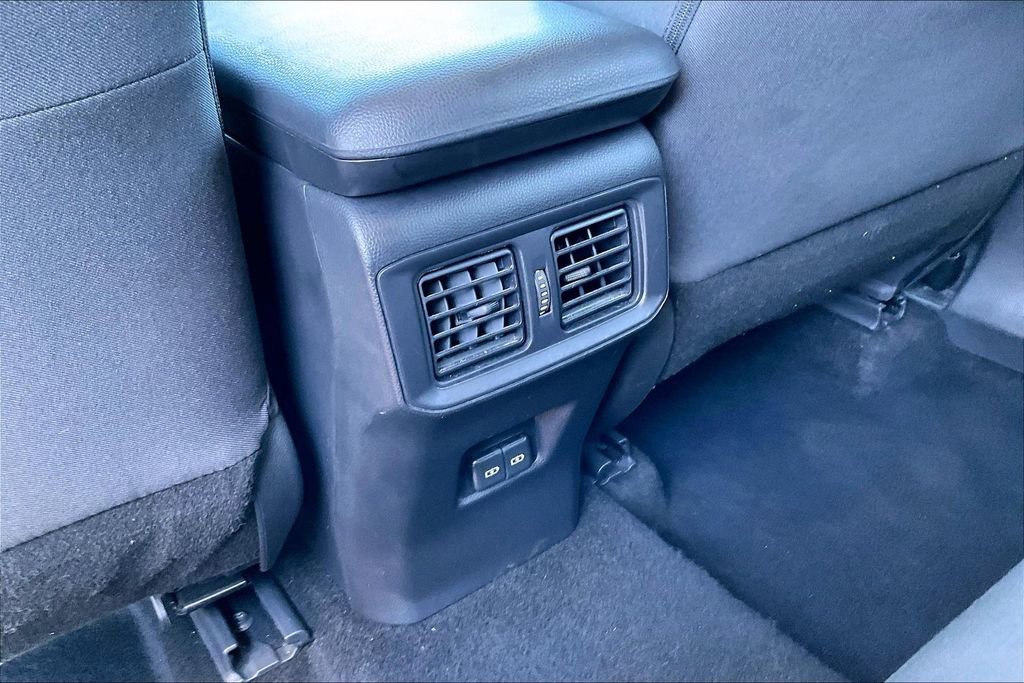 Used 2024 Toyota RAV4 XLE FWD image 32