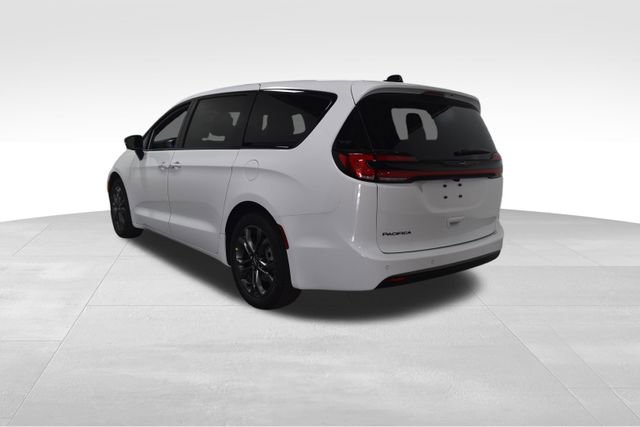 New 2026 Chrysler Pacifica Select image 5