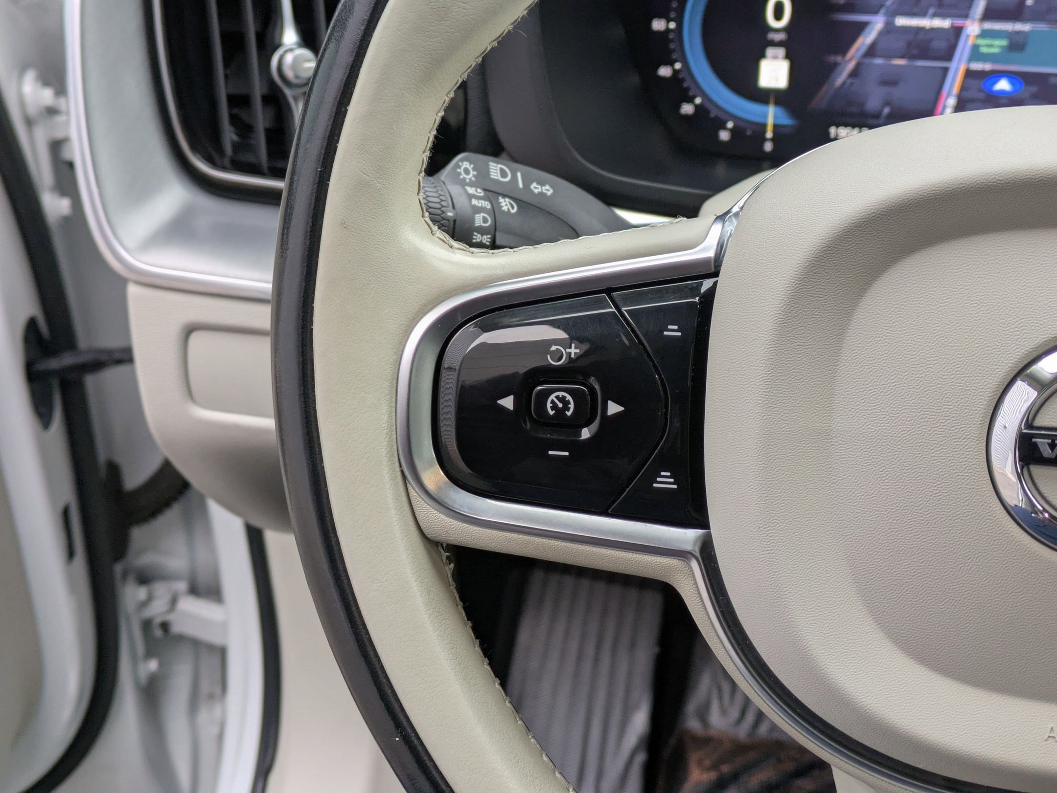 Certified 2023 Volvo XC60 B5 Core image 17