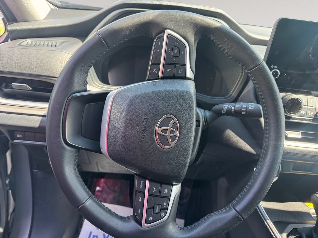 Used 2025 Toyota Grand Highlander AWD image 12