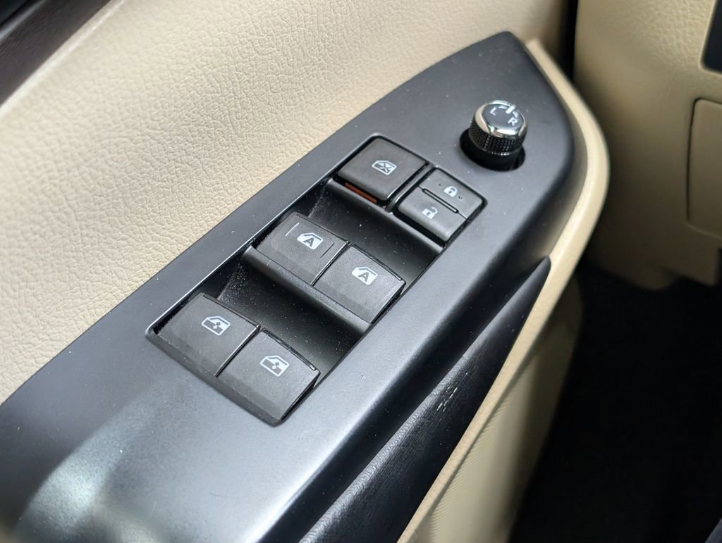 Used 2019 Toyota Highlander Plus AWD/4WD image 17