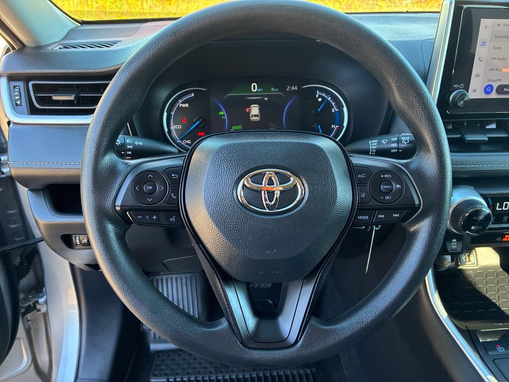 Used 2024 Toyota RAV4 LE AWD/4WD image 32