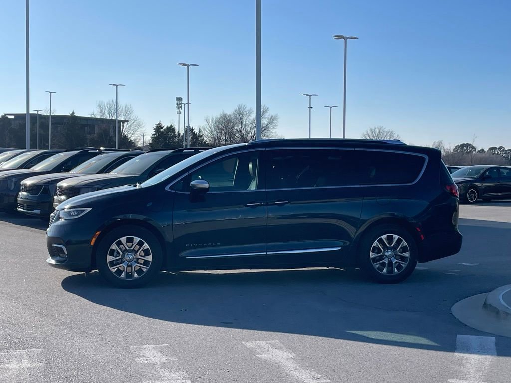 Used 2023 Chrysler Pacifica Pinnacle image 4