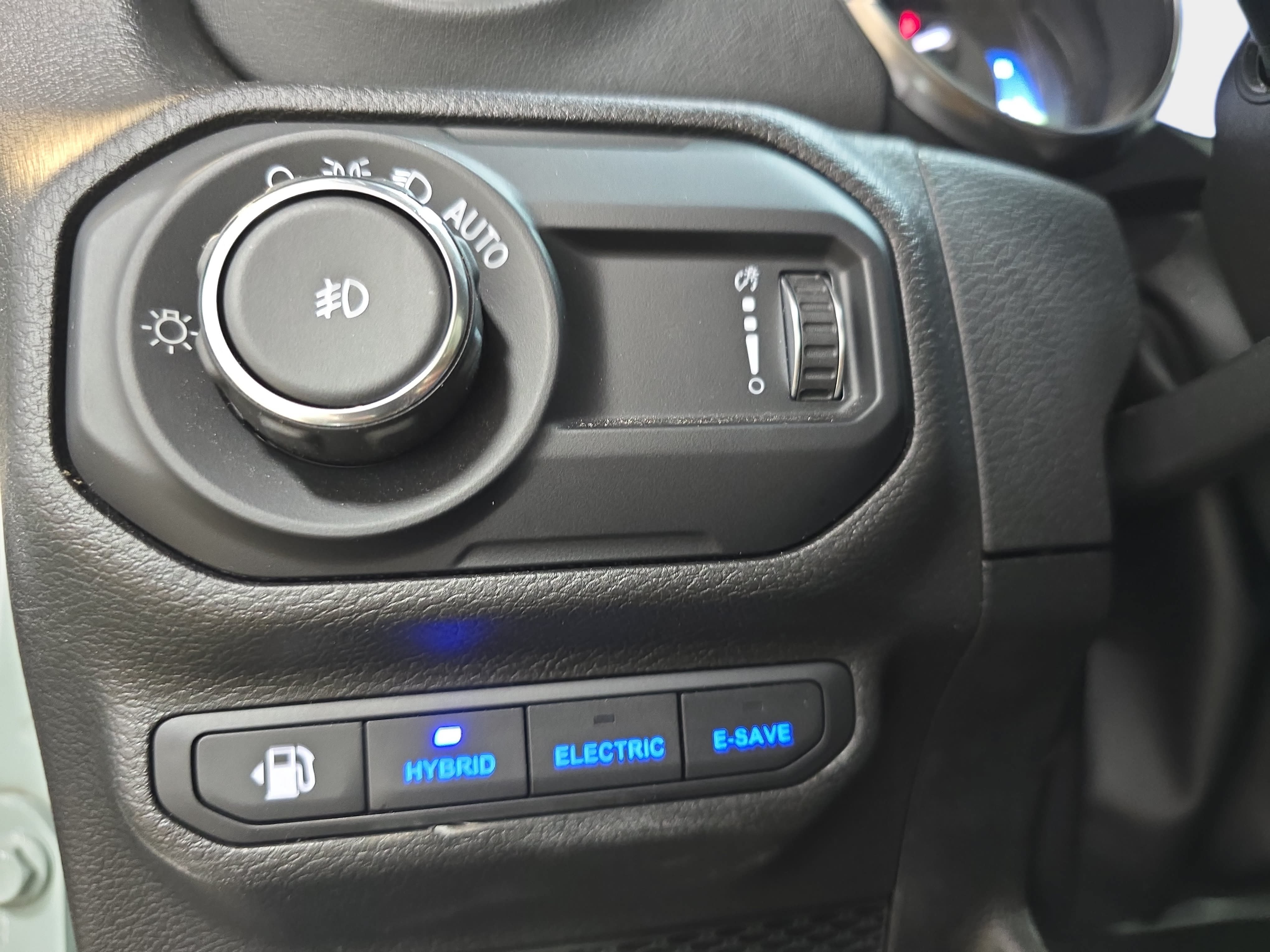 Used 2023 Jeep Wrangler Unlimited Sahara w/ Cold Weather Group AWD/4WD image 23