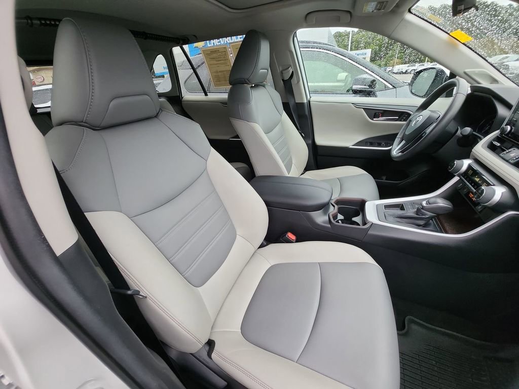 Used 2021 Toyota RAV4 Limited image 32