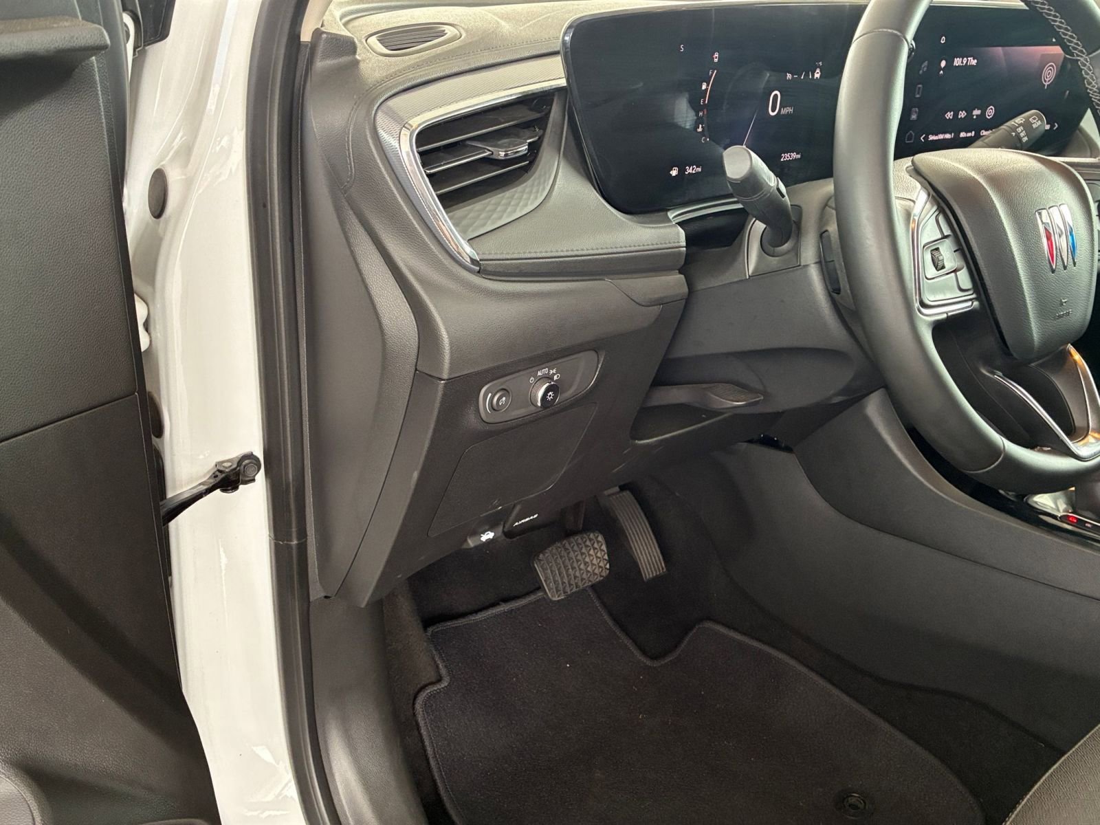 Used 2025 Buick Encore GX Preferred FWD image 33