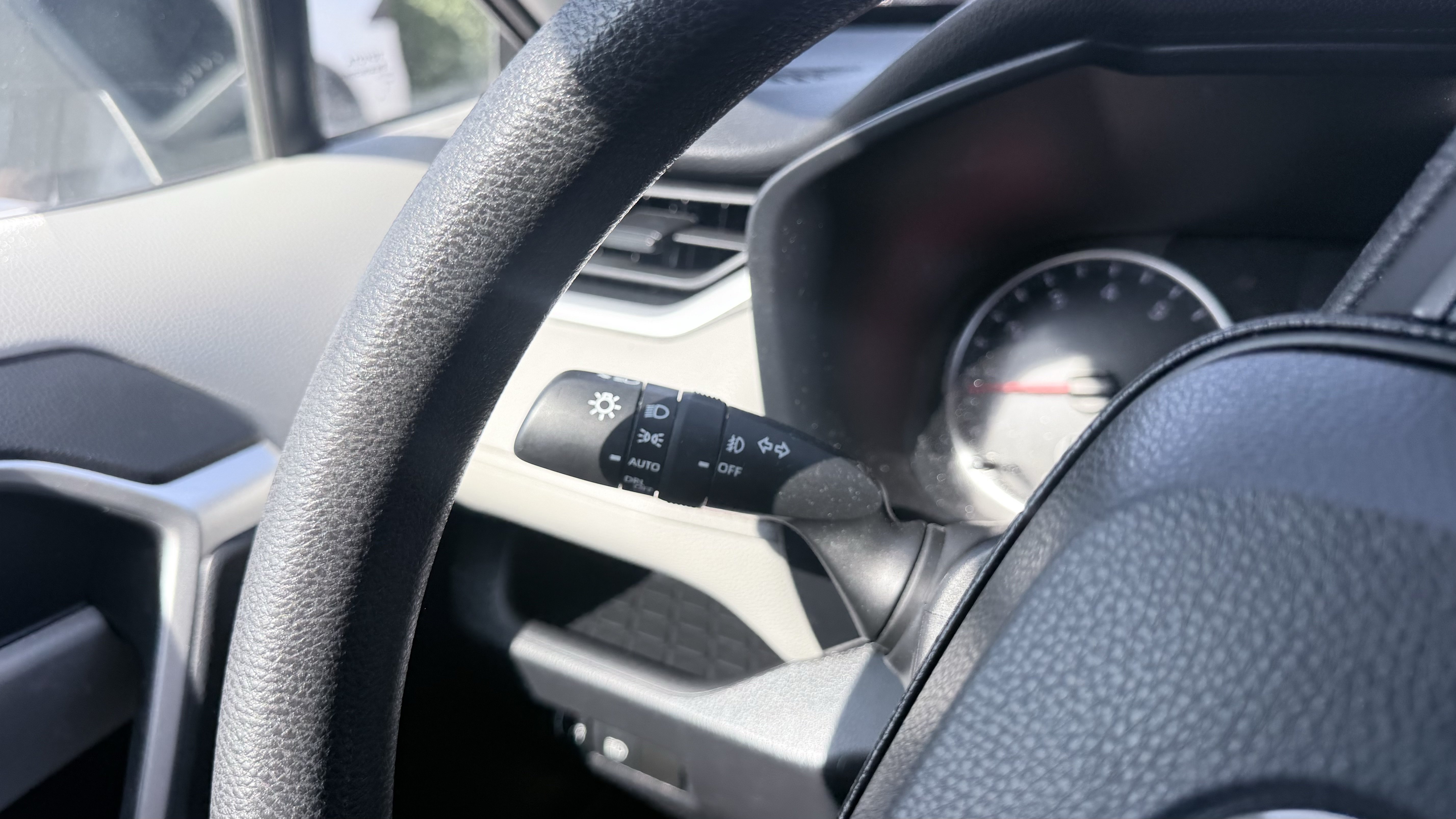 Used 2021 Toyota RAV4 XLE AWD/4WD image 50