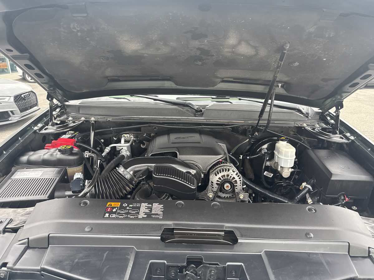 Used 2013 Chevrolet Avalanche LT w/ Suspension Package, Off-Road AWD/4WD image 24