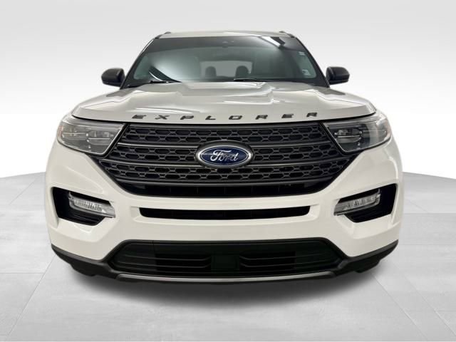 Used 2021 Ford Explorer XLT w/ Equipment Group 202A image 3