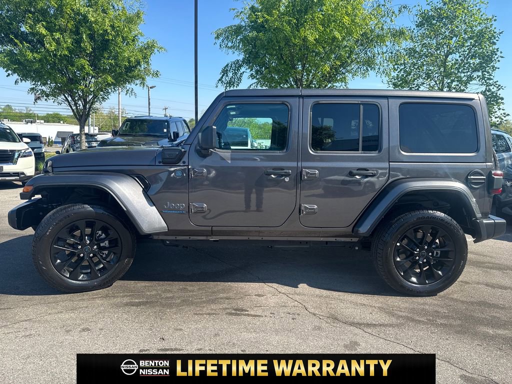 Used 2025 Jeep Wrangler Unlimited Sahara w/ Safety Group image 5