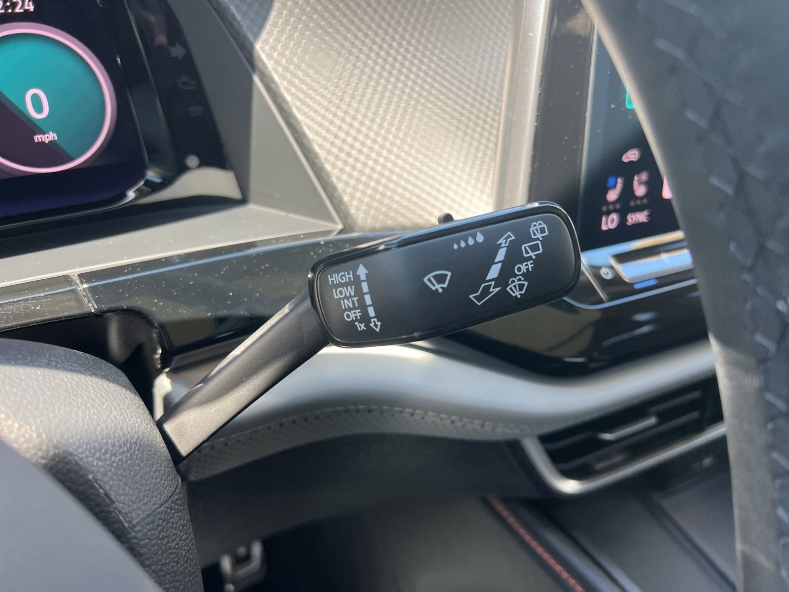Certified 2024 Volkswagen Atlas Peak Edition SE AWD/4WD image 23