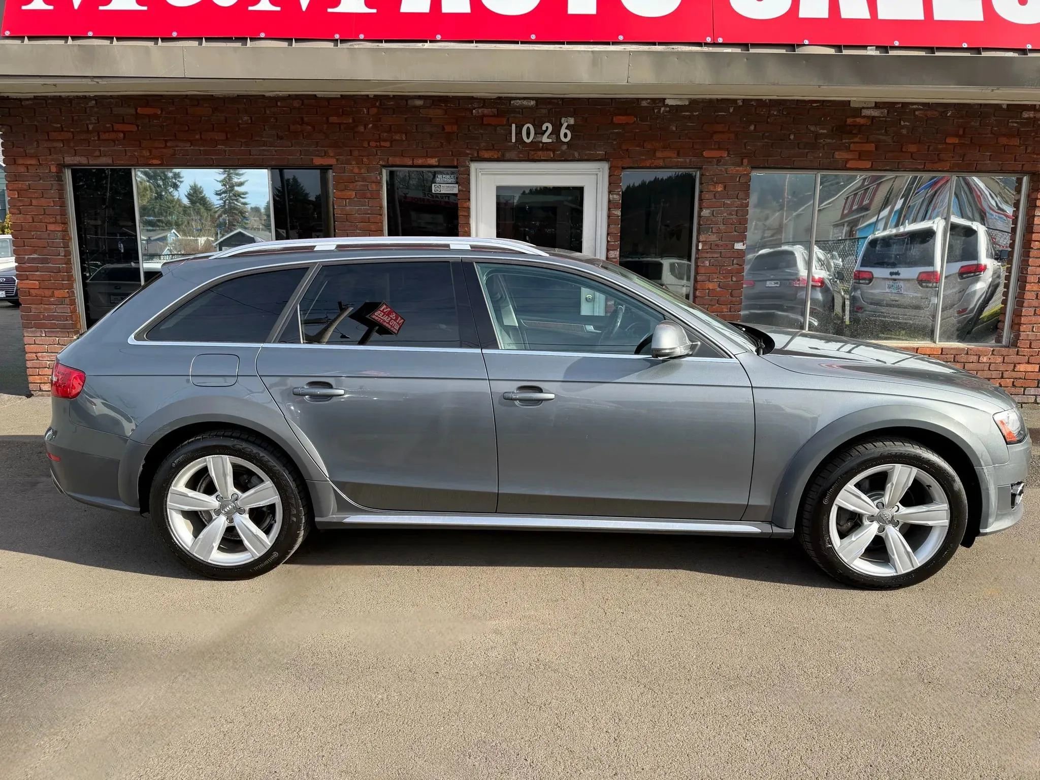 Used 2015 Audi A4 Premium Plus w/ Technology Package image 2