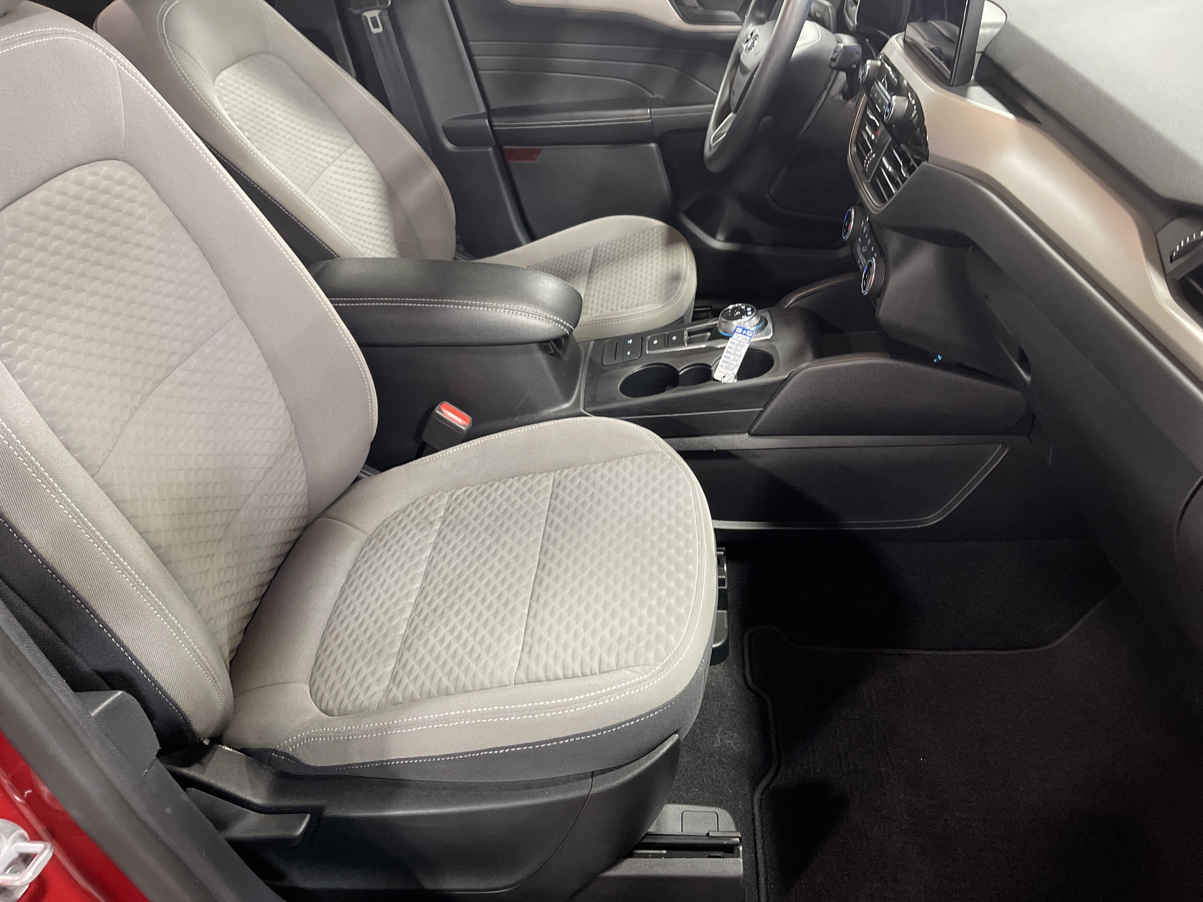 Used 2022 Ford Escape SE image 13