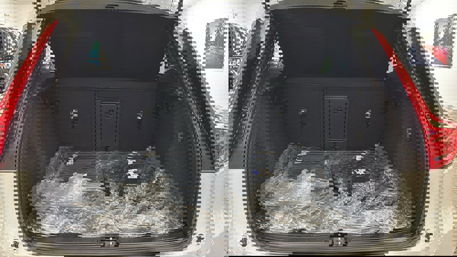 New 2026 Volvo XC40 B5 Ultra w/ Protection Package Premier image 29