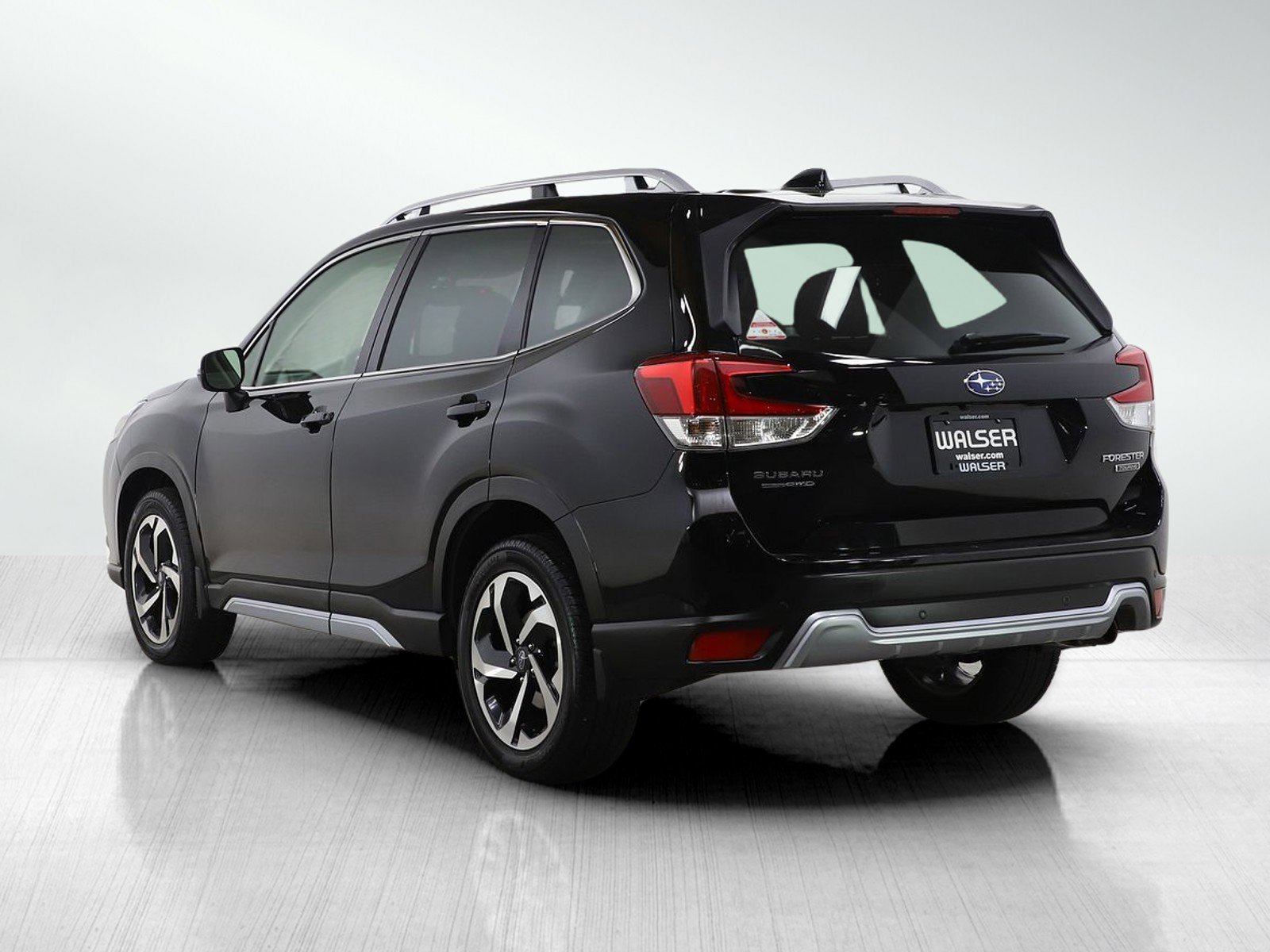 Used 2022 Subaru Forester Touring image 3