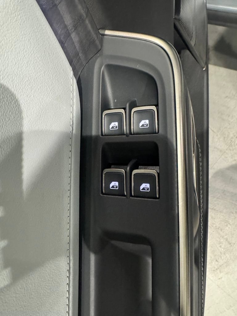 Used 2024 Rivian R1S Launch Edition AWD/4WD image 13