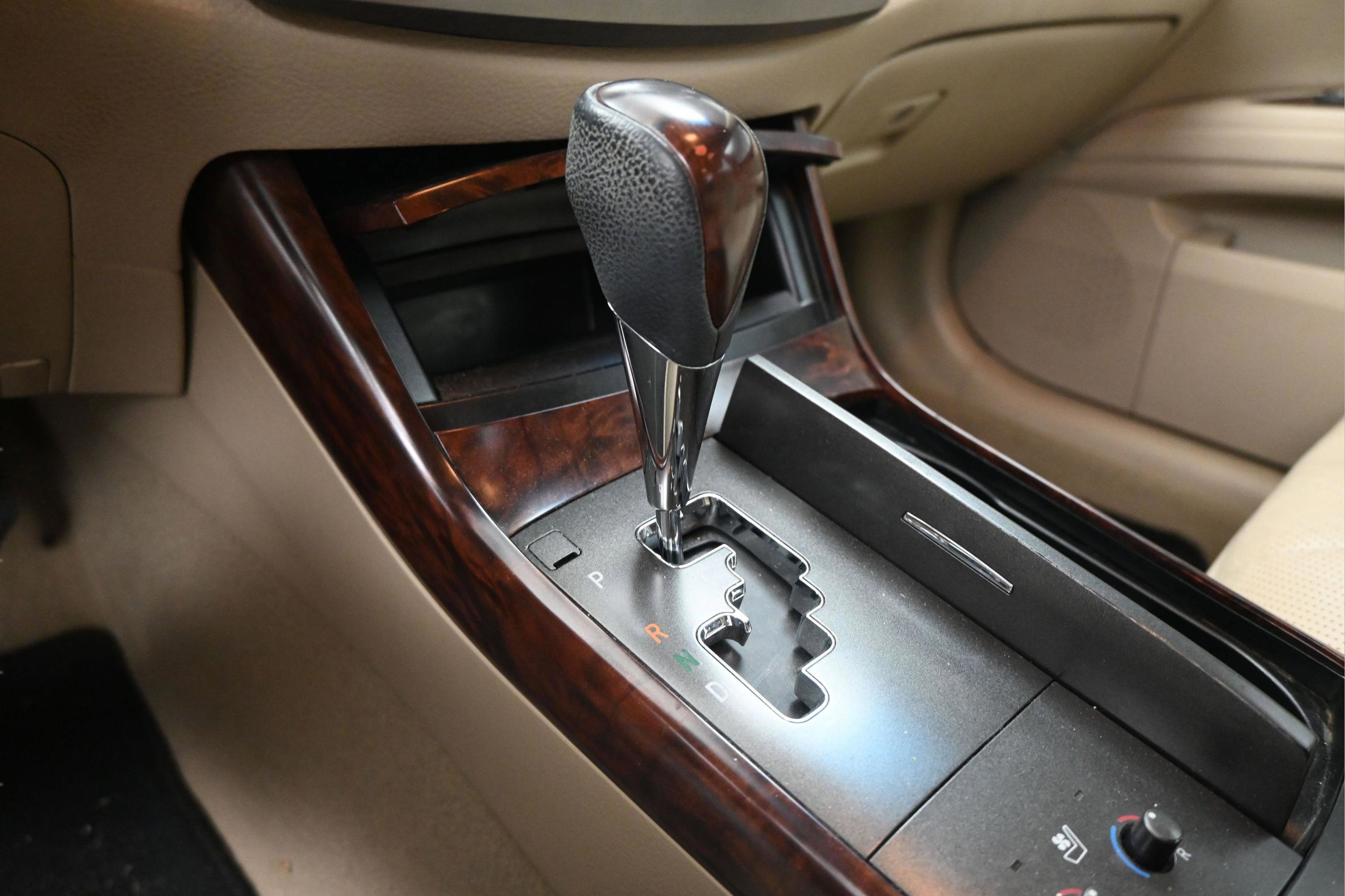 Used 2011 Toyota Avalon Limited FWD image 29