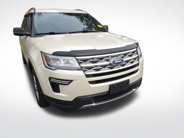Used 2018 Ford Explorer XLT FWD image 3