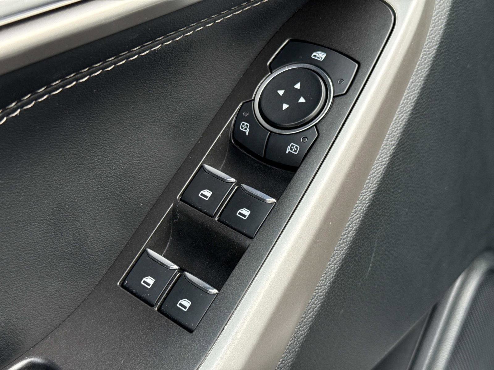 Used 2023 Ford Explorer XLT image 17