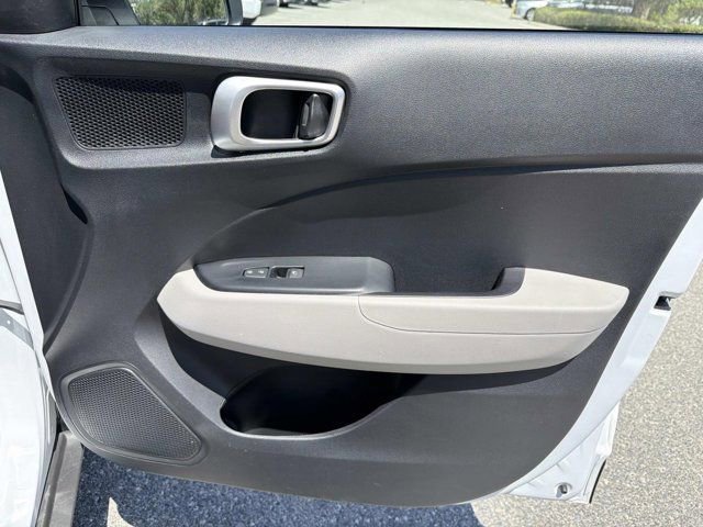 Used 2025 Hyundai Venue SEL FWD image 14