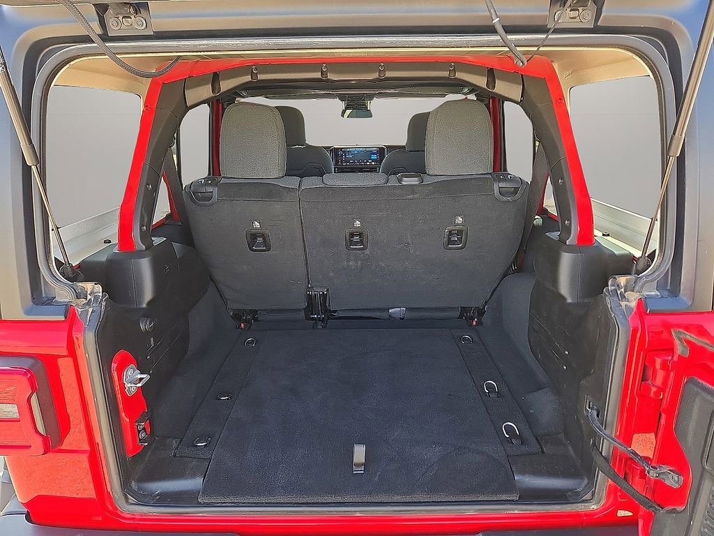 Used 2025 Jeep Wrangler Unlimited Rubicon AWD/4WD image 14