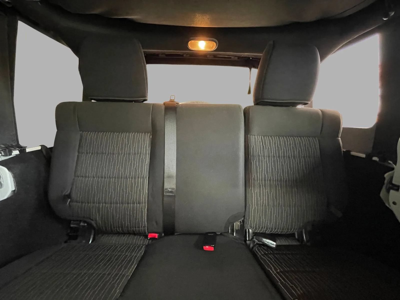 Used 2011 Jeep Wrangler Unlimited Sahara w/ Connectivity Group AWD/4WD image 31