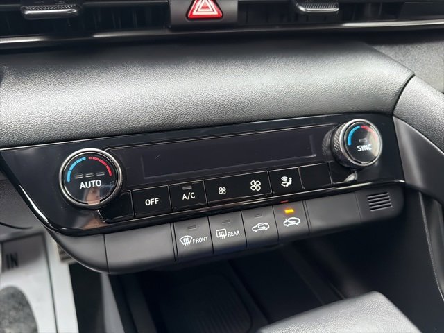 Used 2025 Hyundai Elantra Sport image 22