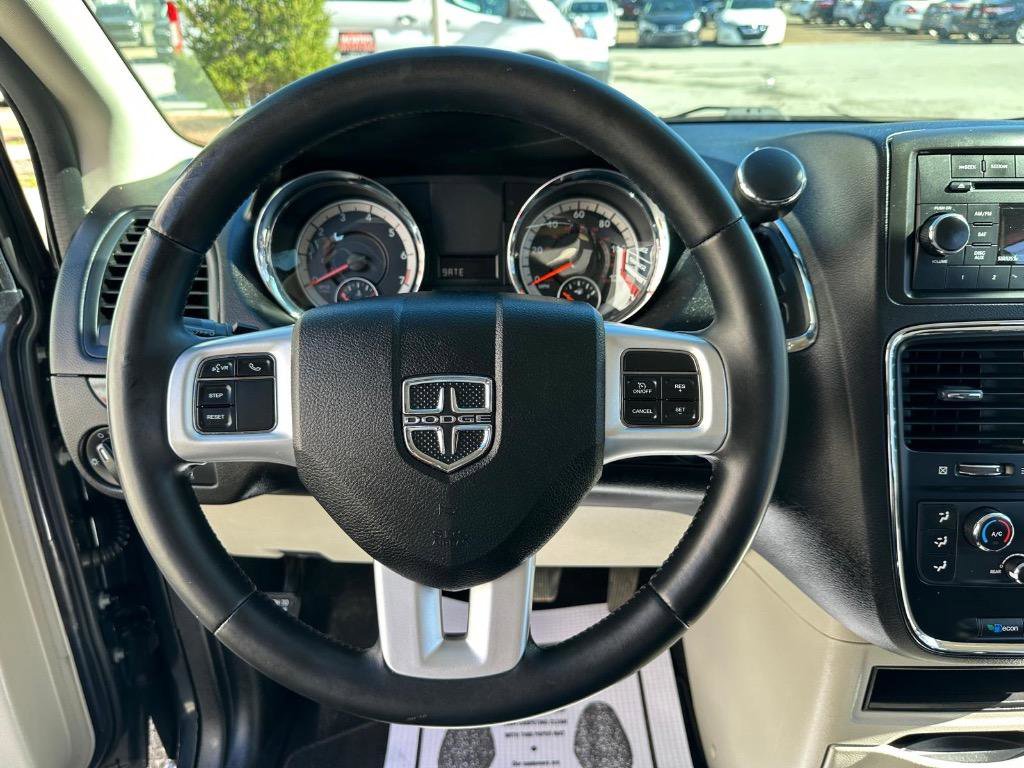 Used 2013 Dodge Grand Caravan SE image 23