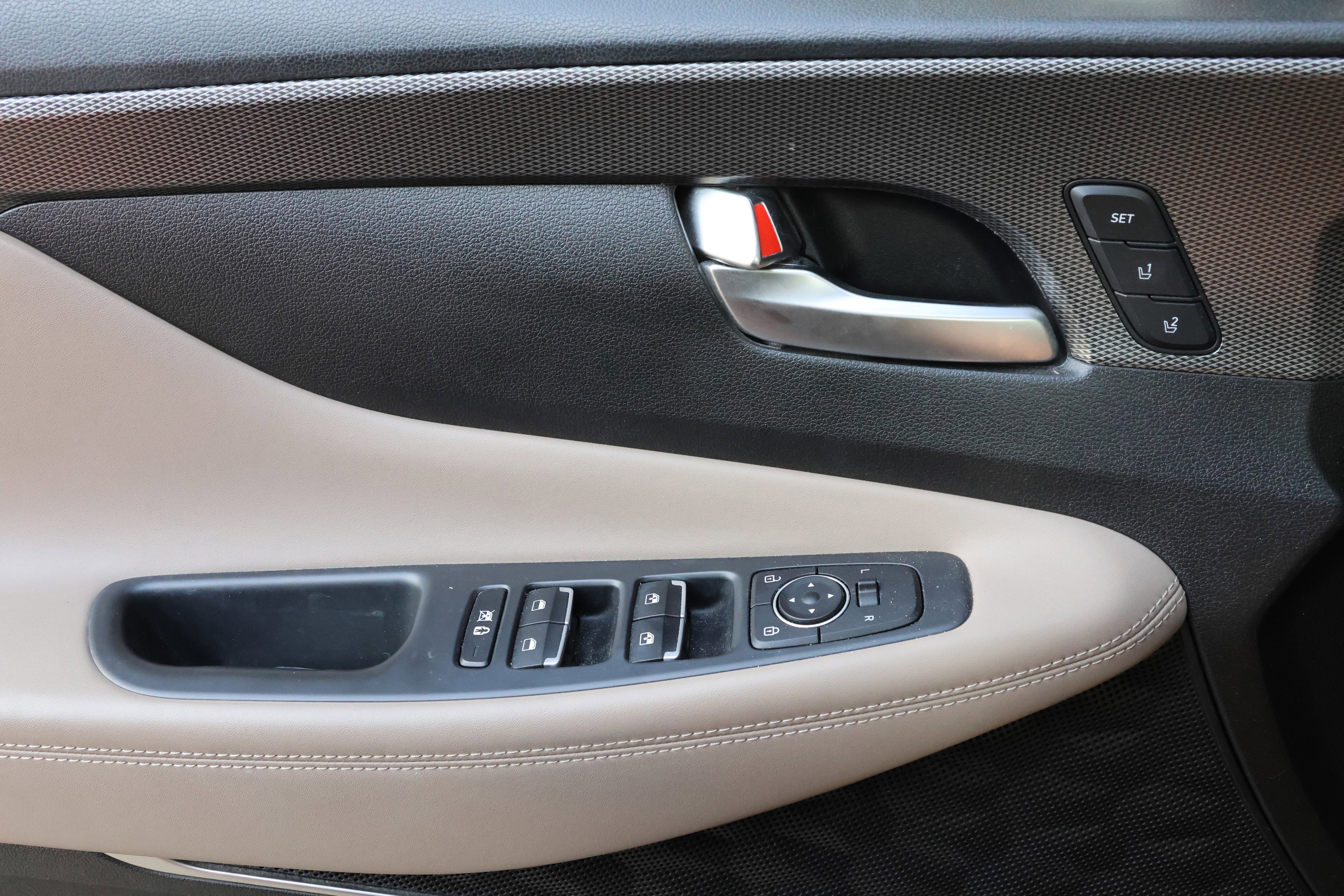 Used 2020 Hyundai Santa Fe Limited image 12