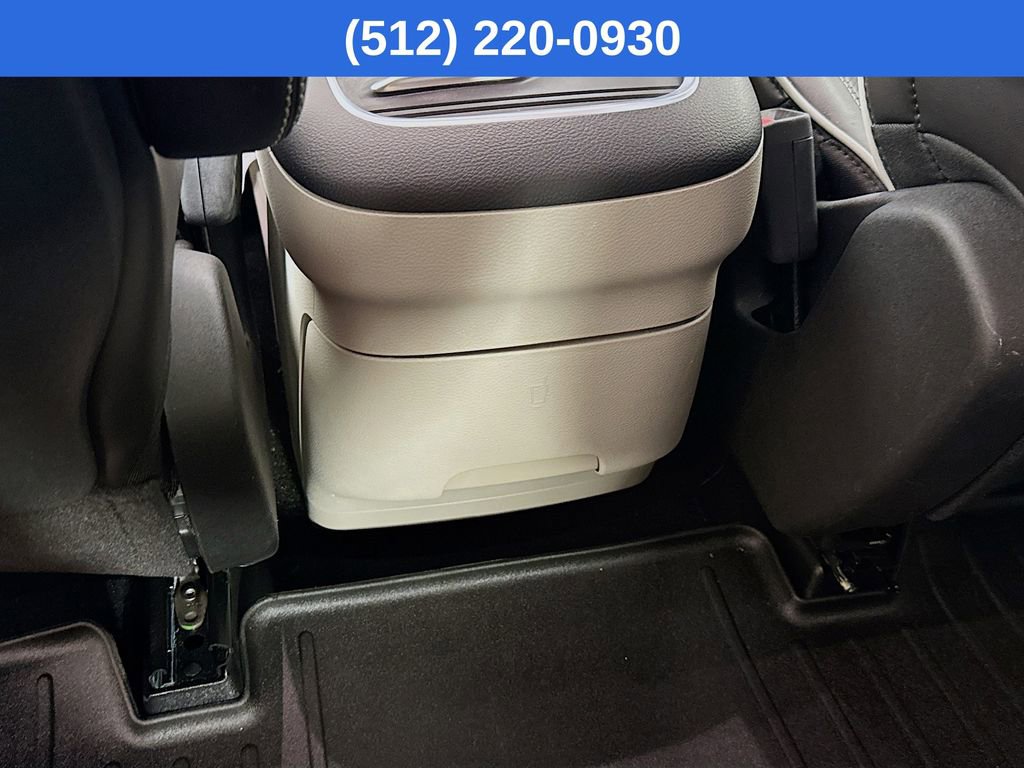 Used 2023 Chrysler Pacifica Limited image 32