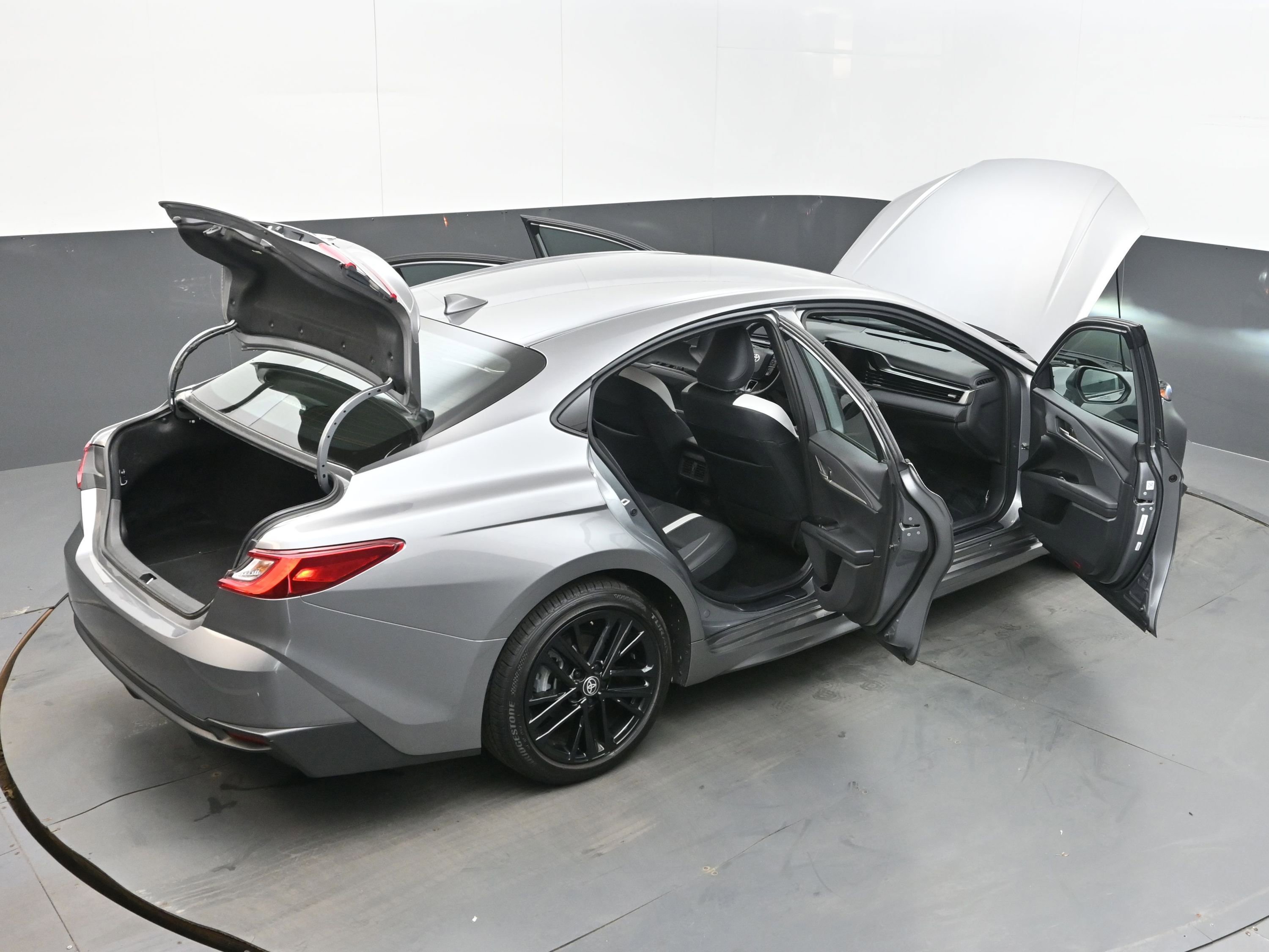 Used 2025 Toyota Camry SE FWD image 43