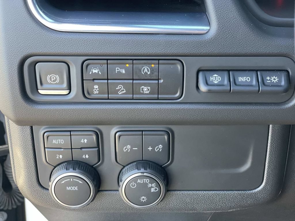 Used 2023 Chevrolet Tahoe High Country AWD/4WD image 17