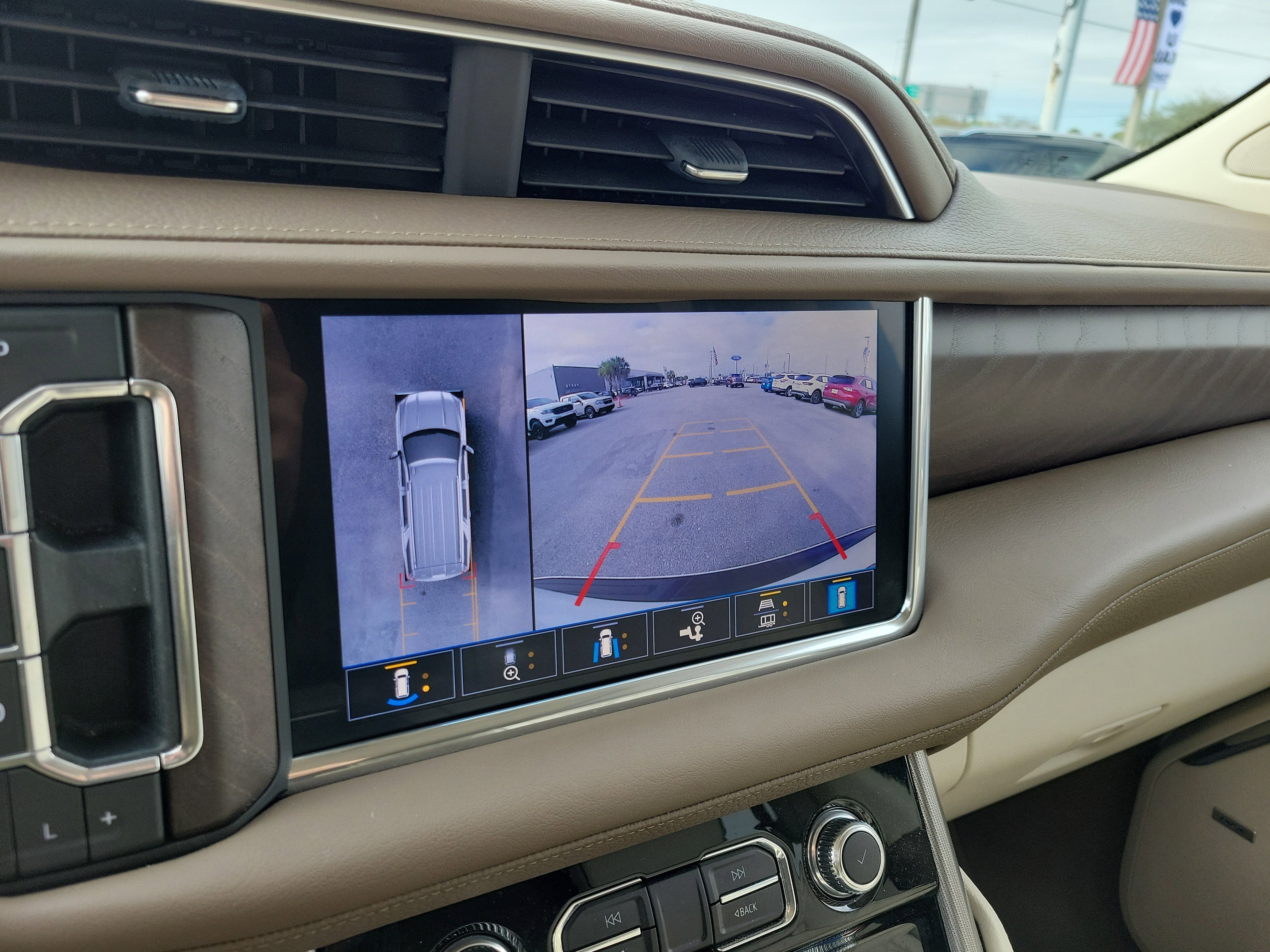 Used 2021 GMC Yukon Denali w/ Denali Premium Package image 18