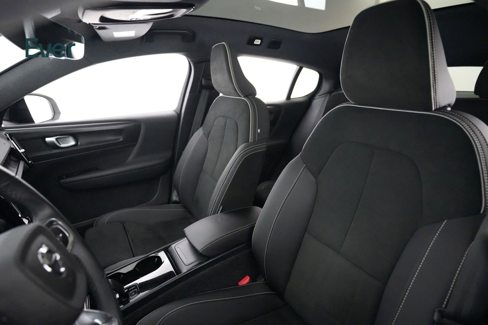 Used 2023 Volvo C40 P8 Recharge Plus AWD/4WD image 4